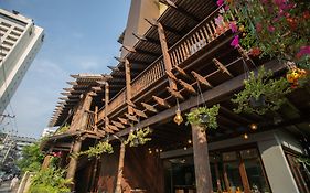 ไนท์ บาร์ซาร์ อินน์